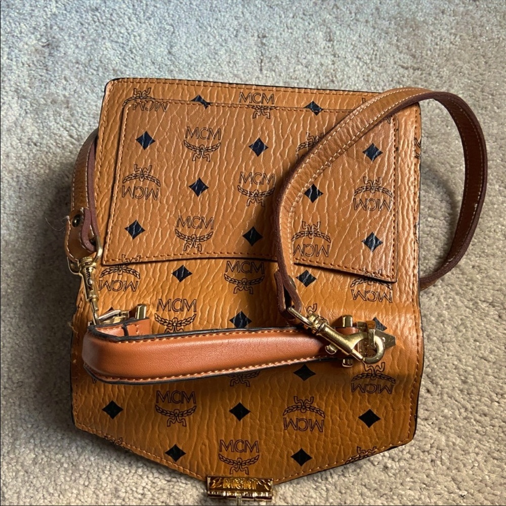 😍 MCM Patricia hand bag